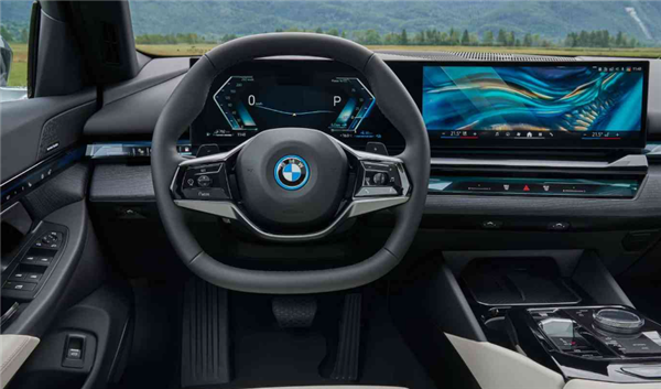 スマートテクノロジーは進化する！新型BMW 5シリーズのプラグインハイブリッドバージョンが内外から公開される