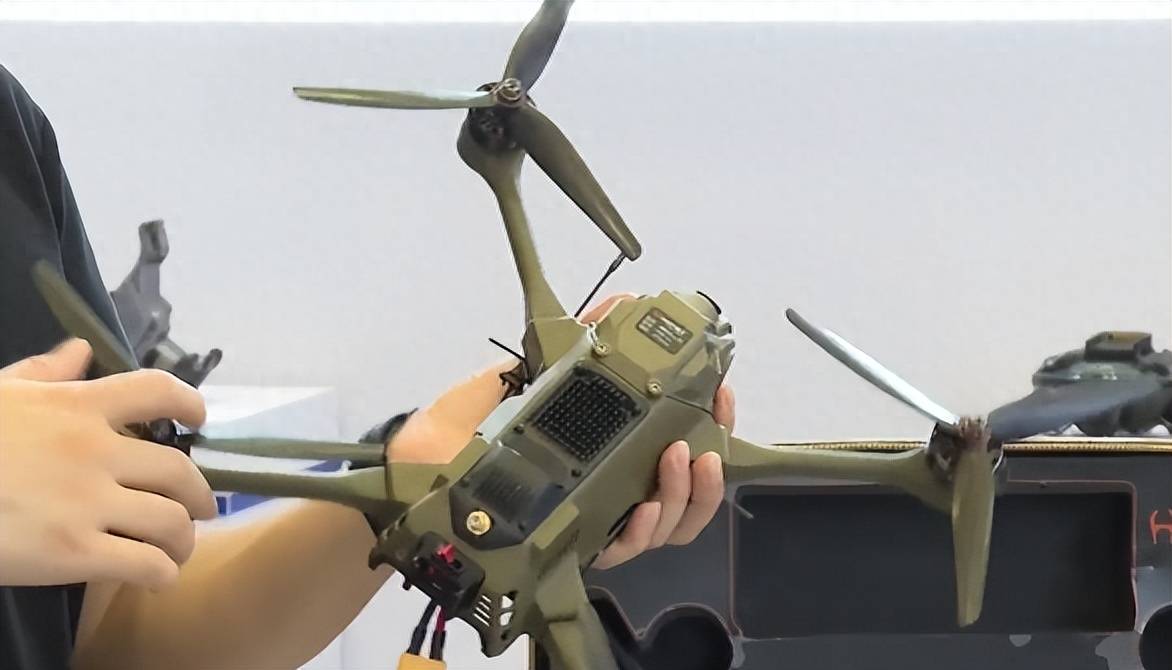 军用小型无人机图片