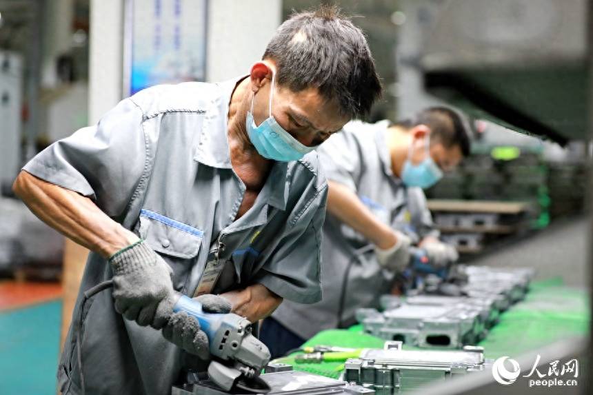 Jiangxi Xinfeng: Industrieroboter helfen Unternehmen, Qualität und Effizienz zu verbessern