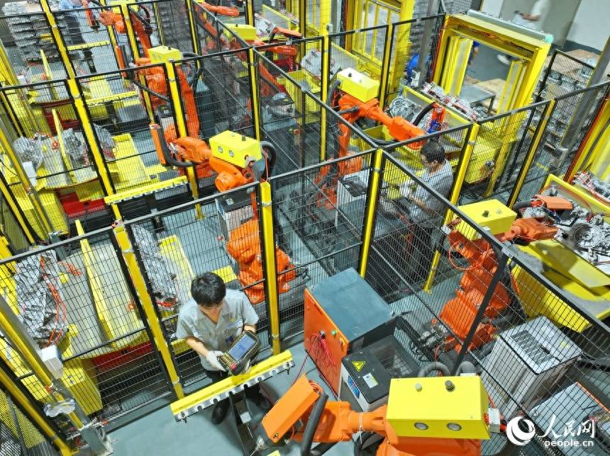 Jiangxi Xinfeng : les robots industriels aident les entreprises à améliorer la qualité et lefficacité