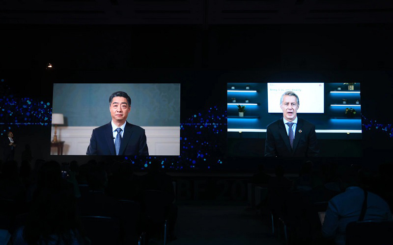 Hu Houkun, directeur de Huawei, a déclaré : « La 5G continuera dêtre le principal moteur de la croissance des revenus des opérateurs, principalement pour les entreprises grand public.