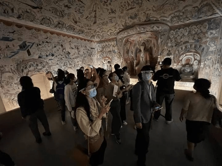 The cultural tourism market is on the rise, and competition in the consumer AR market is fierce