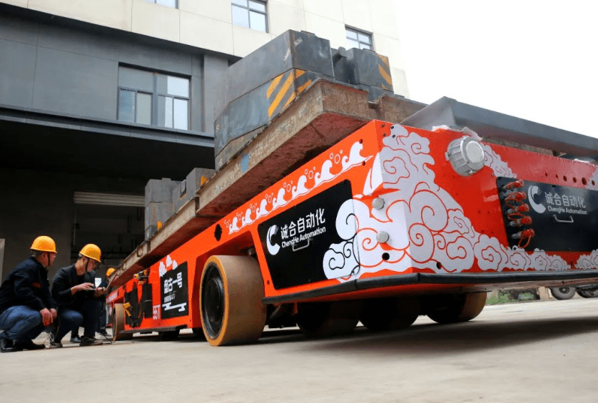 Chinas first bridge-type explosion-proof heavy-load handling robot Pangu No. 1 rolls off the assembly line in Xian