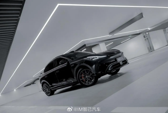 Zhiji Auto releases official photos of the new LS6 Cezanne Black Edition SUV