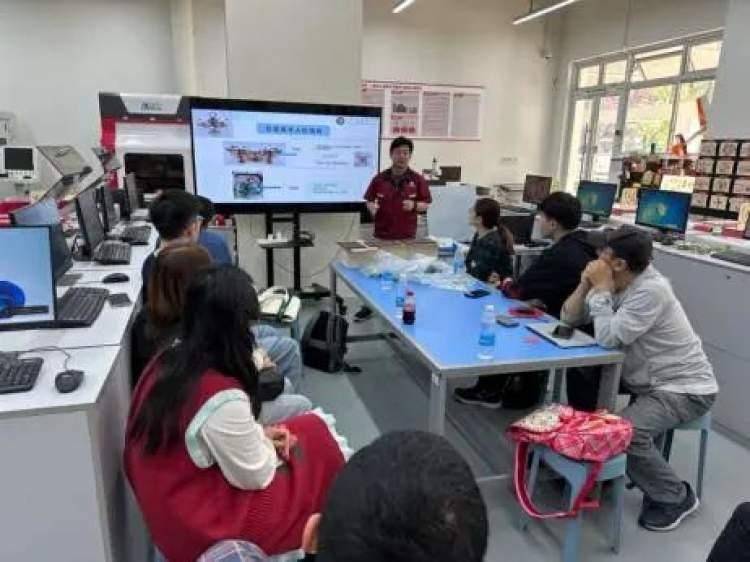 What achievements have the Putuo District science and technology counselors achieved in the fields of 3D printing, robots, drones, etc.?