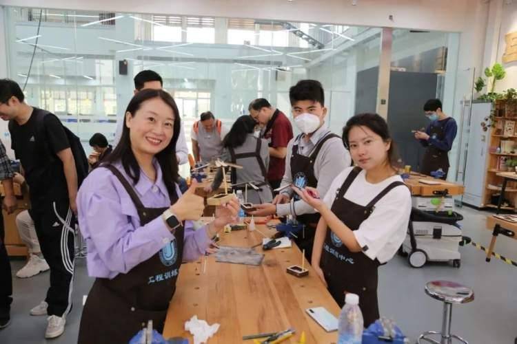 What achievements have the Putuo District science and technology counselors achieved in the fields of 3D printing, robots, drones, etc.?