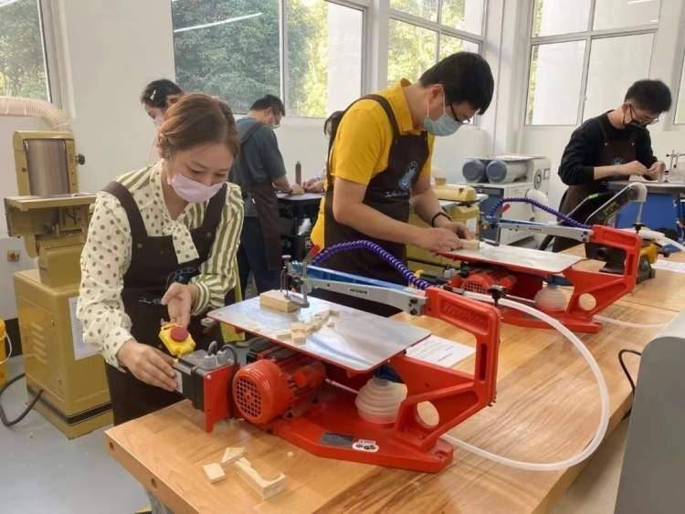 What achievements have the Putuo District science and technology counselors achieved in the fields of 3D printing, robots, drones, etc.?