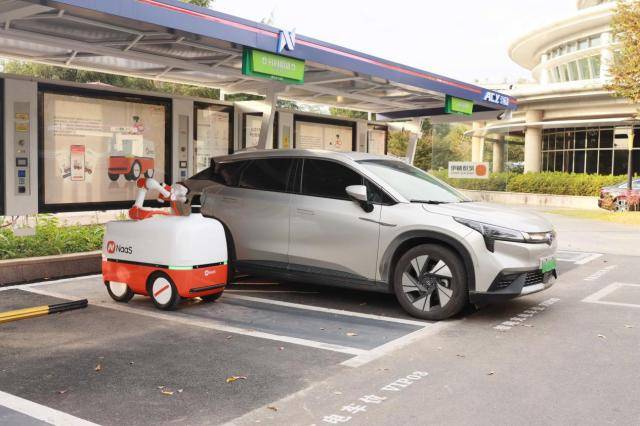 Intelligent charging robots are officially put into use, and the first batch is promoted in Hubei and Hainan