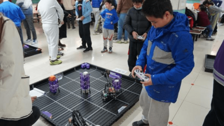 Le concours sur le thème « Energy World » dAPM Robot fait ses débuts dans le cadre du « 2023 Dongcheng District Characteristic Robot Challenge »