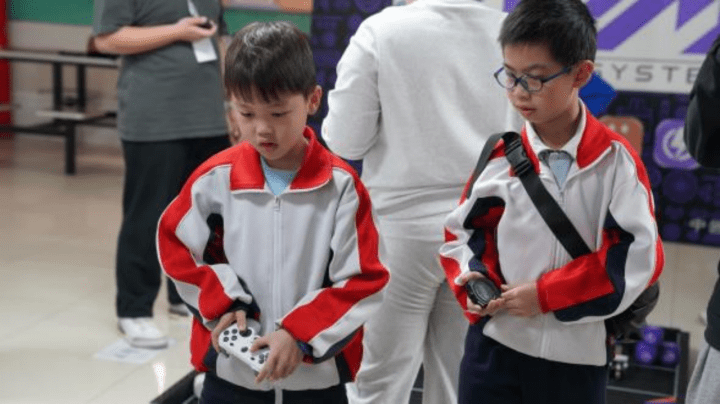 Le concours sur le thème « Energy World » dAPM Robot fait ses débuts dans le cadre du « 2023 Dongcheng District Characteristic Robot Challenge »