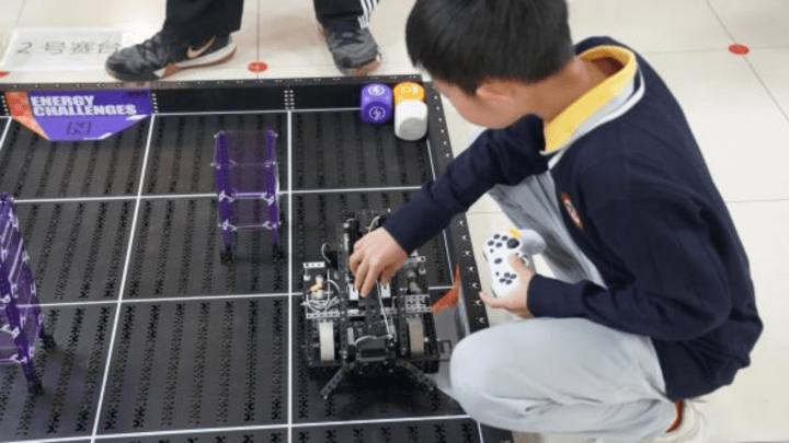 Der Themenwettbewerb „Energy World“ von APM Robot feiert sein Debüt bei der „2023 Dongcheng District Characteristic Robot Challenge“