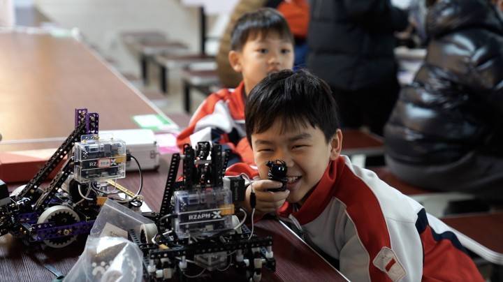 Le concours sur le thème « Energy World » dAPM Robot fait ses débuts dans le cadre du « 2023 Dongcheng District Characteristic Robot Challenge »