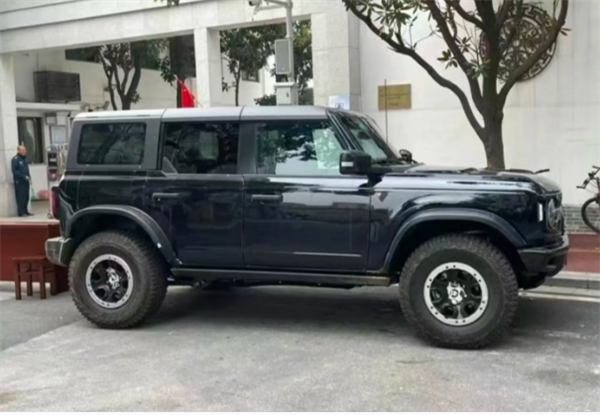 Le Ford Bronco domestique exposé : le nouveau design mène la tendance du hardcore tout-terrain