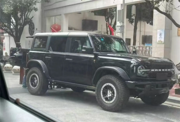 Le Ford Bronco domestique exposé : le nouveau design mène la tendance du hardcore tout-terrain