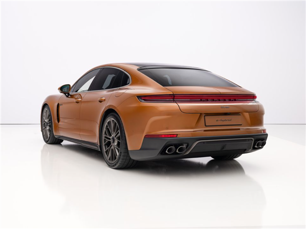 The new generation of Panamera makes a shocking debut, with major internal and external changes for the world premiere, and the exclusive intelligent system for the Chinese market attracts attention