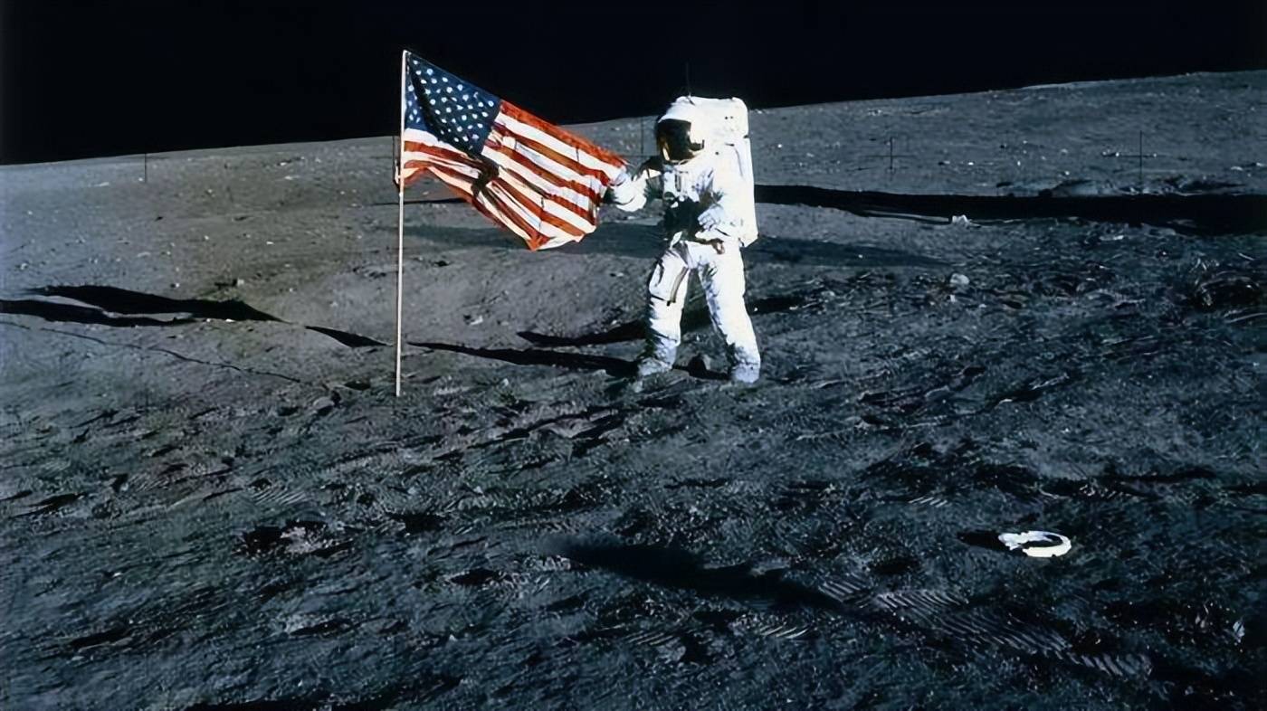 美国闹出笑话了：谷歌AI居然断定，40年前的美国登月照片是假的