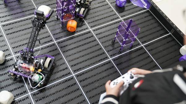 Le thème de la nouvelle saison dAPM Robot « Energy World » fait ses débuts dans le cadre du « 2023 Dongcheng District Characteristic Robot Challenge »