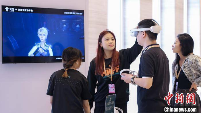 中国电影产业发展受到科技赋能，“沉浸式”VR电影体验备受瞩目