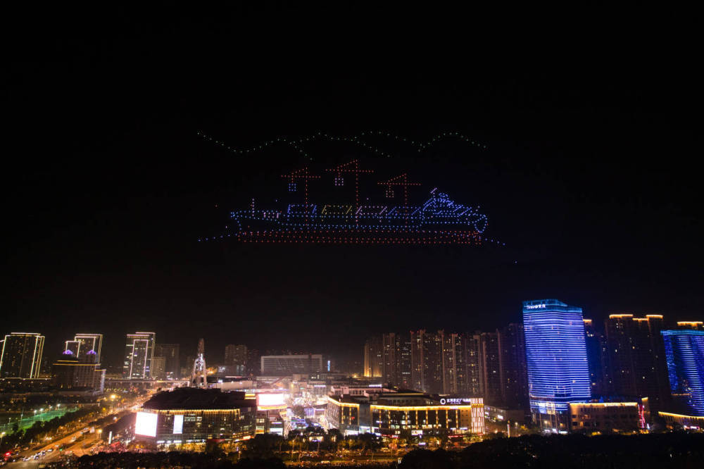 灯光传情 光影表意 宁波北仑夜空800架无人机送节日祝福