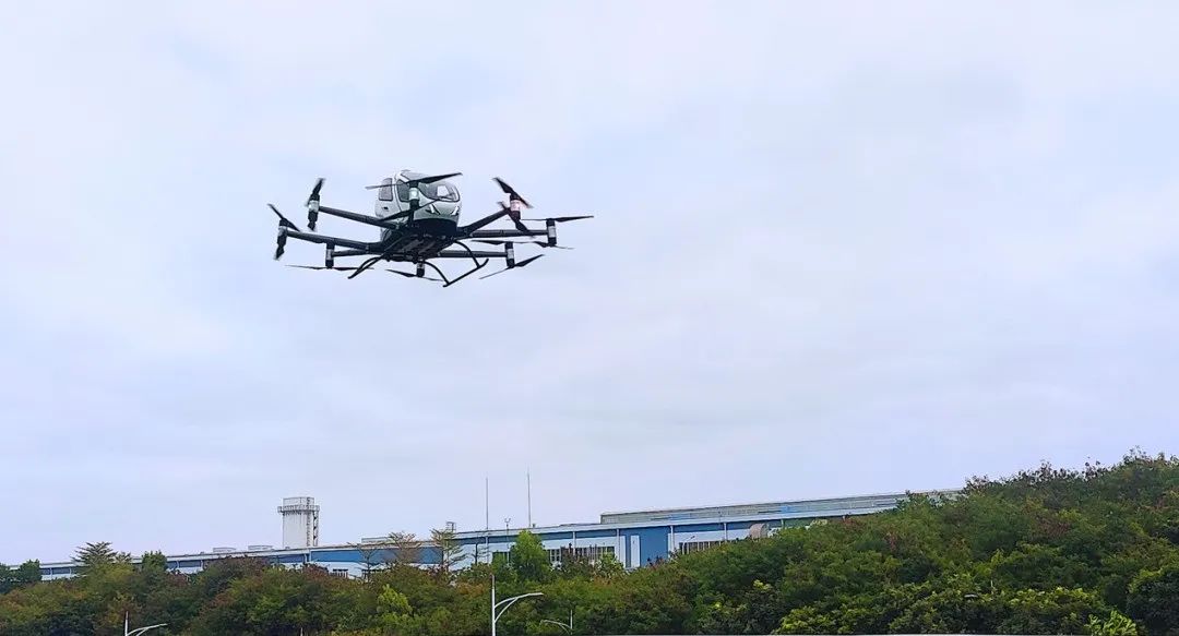 亿航智能：EH216-S 获得全球首张无人驾驶载人电动垂直起降航空器适航证