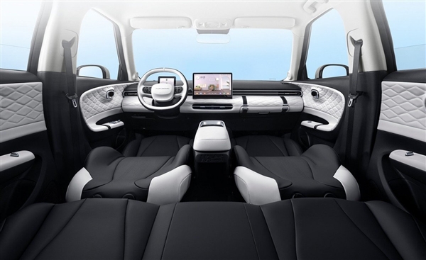 东风纳米01电动小车正式上市，售价7.48万起，配备快充及L2级智能驾驶