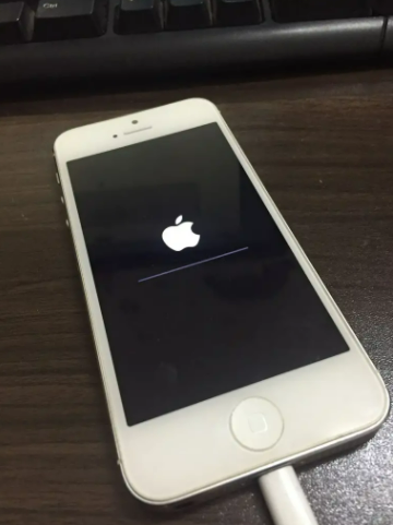 iPhone手机白屏修理要多少钱?