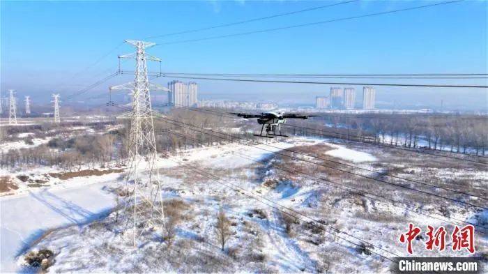 Hydrogen-powered drone used for first time to inspect power transmission lines in cold region