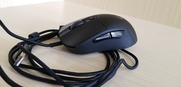 Lequel est le plus adapté, Logitech G102 ou G403 ?