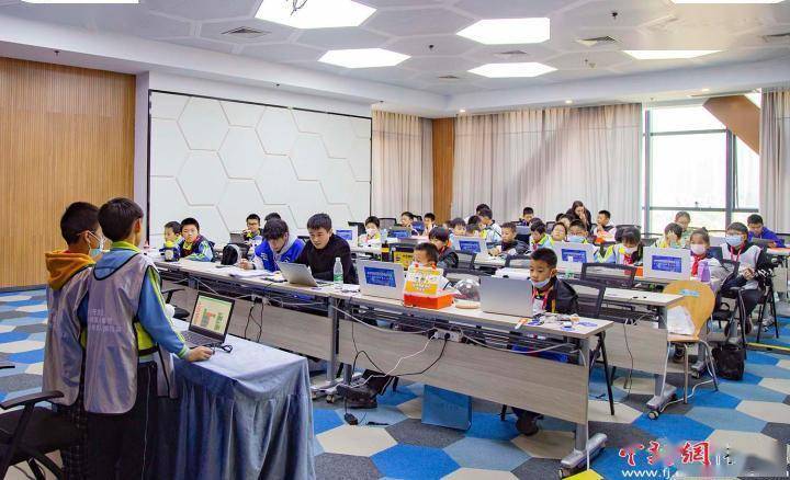 The Zhangzhou Development Zone Primary and Secondary School Maker Competition and the Artificial Intelligence and Robot Challenge were successfully held