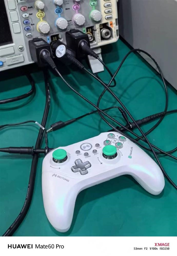 Der Beitong Star Flash Game Controller feierte sein großes Debüt auf der World VR Industry Conference und die Star Flash Alliance legte einen auffälligen Auftritt hin