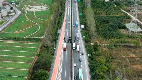 Senario praktikal di mana dron digunakan dalam pemeriksaan trafik