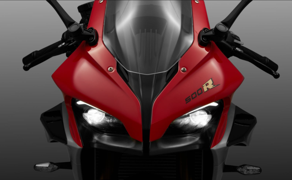 QJMOTOR lance le modèle de course 550S haut de gamme 500CC