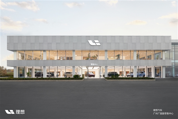 Grand opening of the flagship automobile retail center with a new design concept, focusing on improving user experience