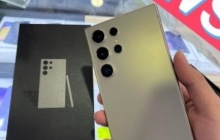 三星Galaxy S24 Ultra实机曝光：采用直屏设计和钛合金边框
