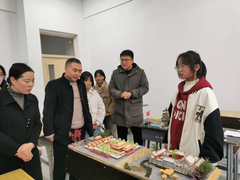 Scientific and technological knowledge promotion and application and robot competition activities were held grandly in Hezhang