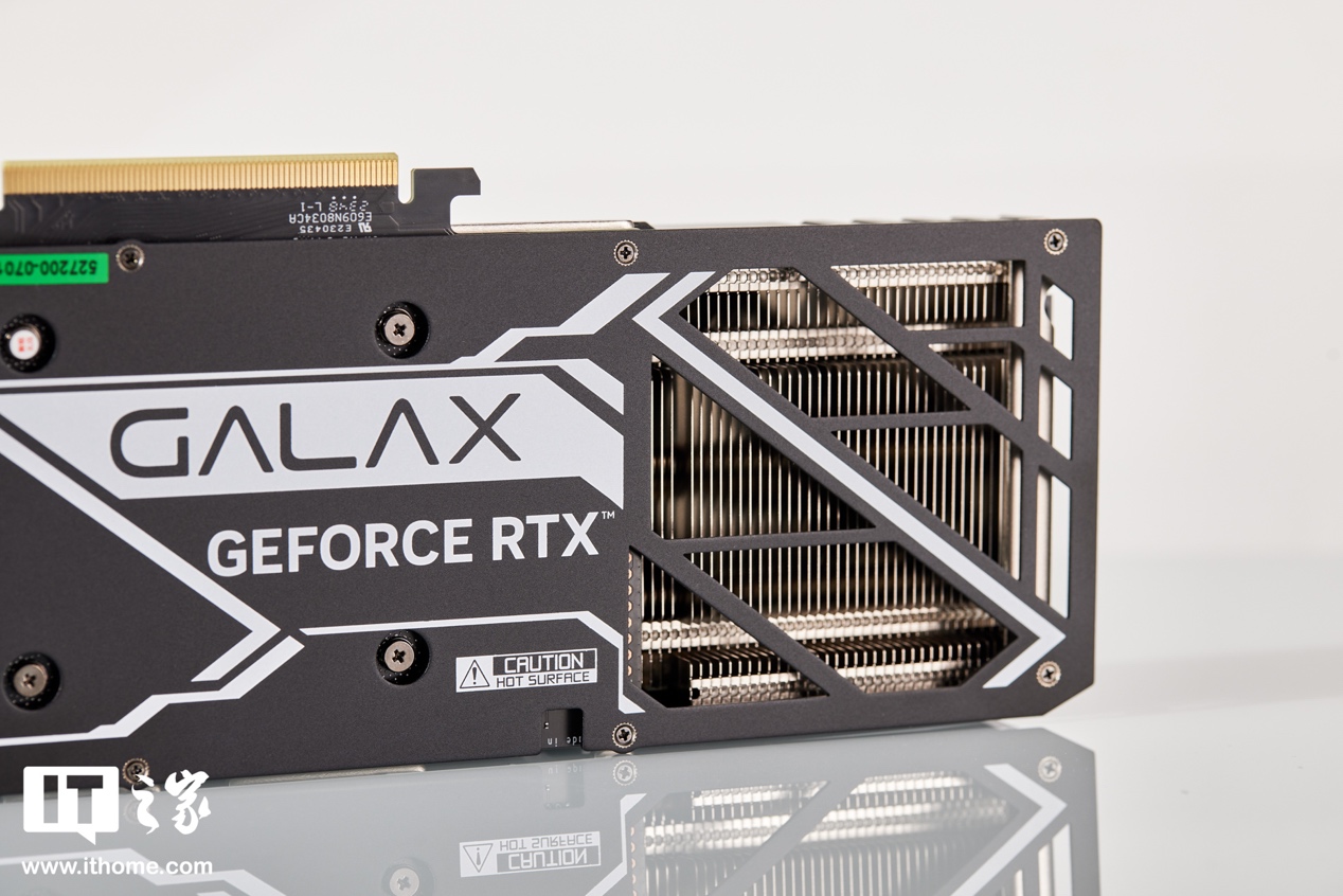 【IT之家开箱】影驰GeForce RTX 4070 SUPER大将显卡图赏：造型硬核但体积轻巧