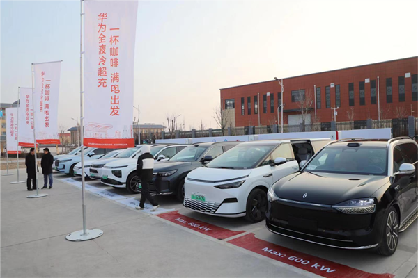 Ningxias first fully liquid-cooled supercharging station opens, Huawei technology helps achieve quick energy replenishment