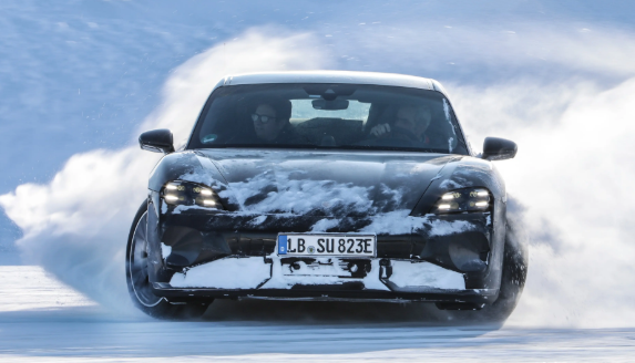 保时捷新款Taycan 2024春季亮相:谍照首曝!