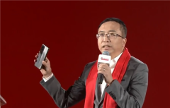赵明盛赞荣耀保时捷设计：绝对是今年最漂亮的手机！