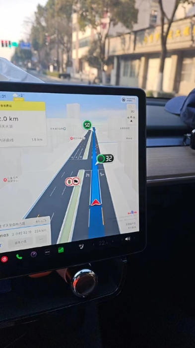 Version Tesla Chine nouvellement mise à niveau, fonctions de navigation cartographique et de divertissement améliorées