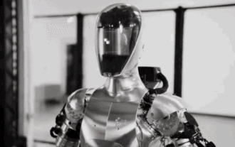 Microsoft et OpenAI prévoient d'investir 100 millions de dollars dans des robots humanoïdes ! Les internautes appellent Musk