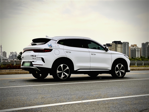 比亚迪2023年业绩亮眼,净利润预计大幅增长,成功卫冕全球纯电车销量冠军