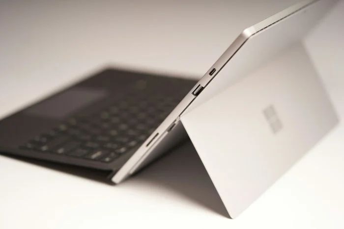 大小 1.3GB，微软发布 Surface Laptop Studio 新固件：修复外接 USB-C 显示器等问题