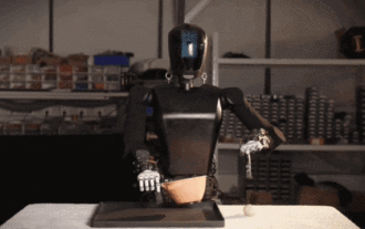 この人型ロボットは魔法を使うことができます。春祭り祝賀プログラム チームに詳細を調べてもらいましょう