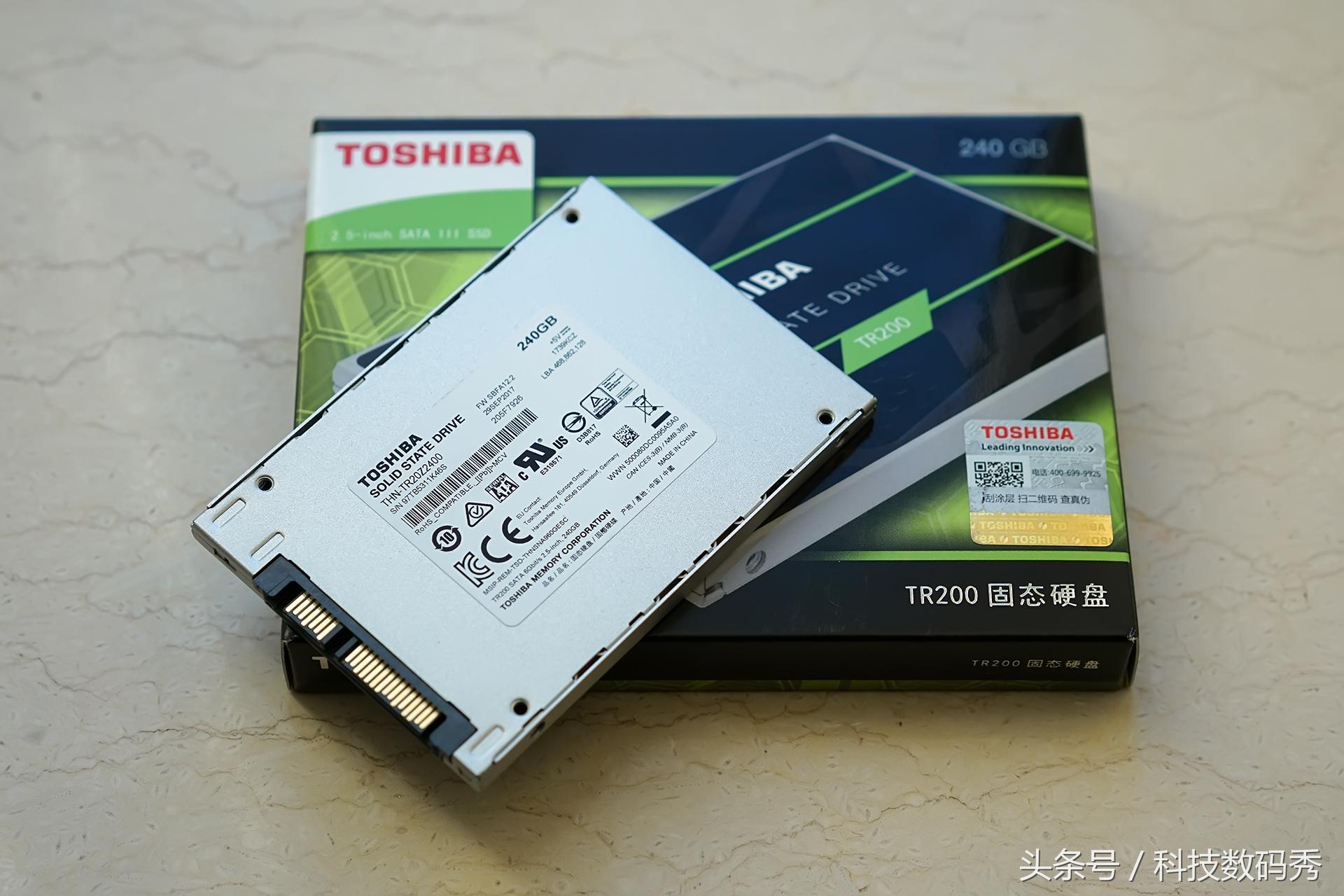 東芝ノートパソコンの分解方法「初心者必読：東芝 TR200 SSD ノートパソコンの分解と組み立て」