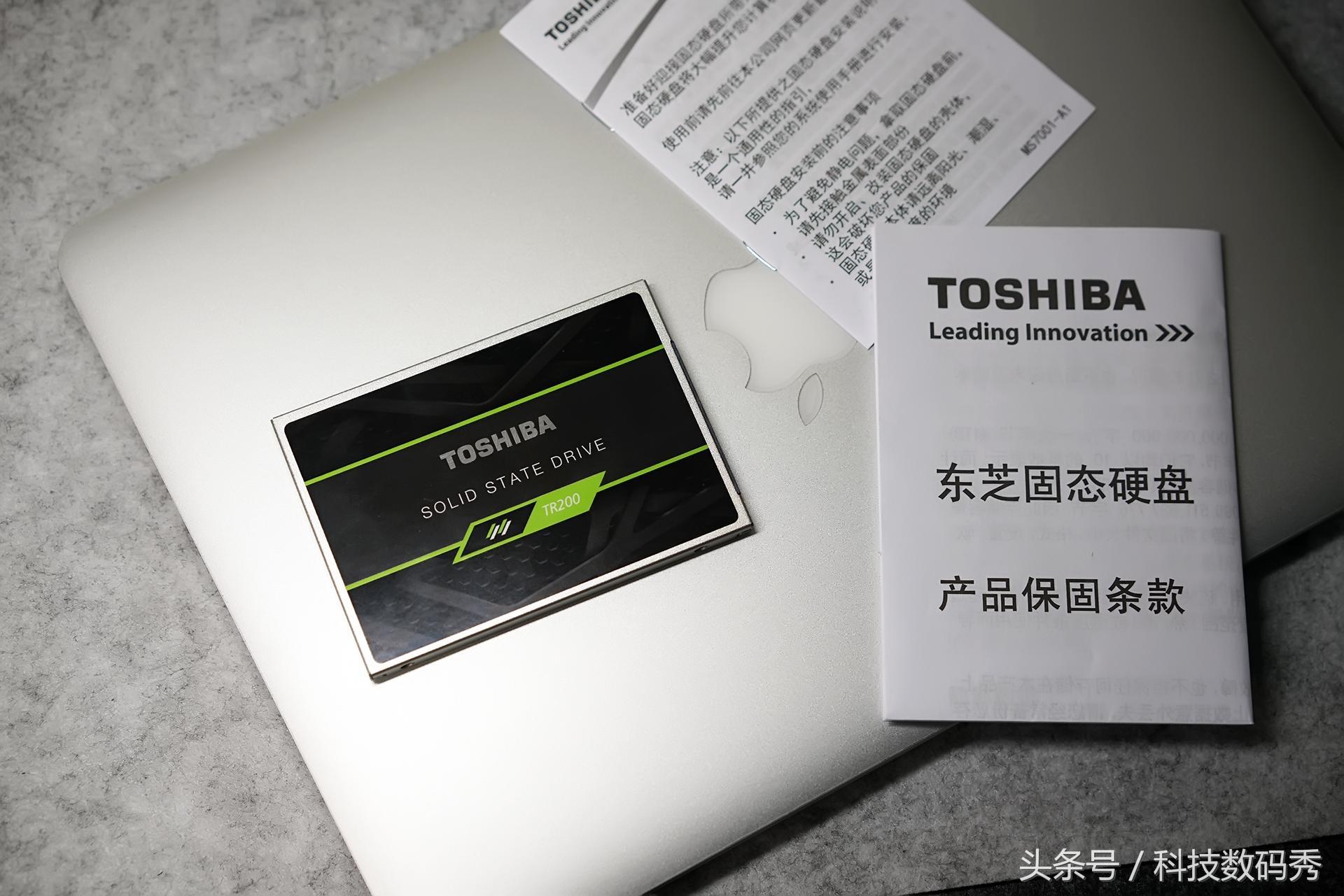 東芝ノートパソコンの分解方法「初心者必読：東芝 TR200 SSD ノートパソコンの分解と組み立て」