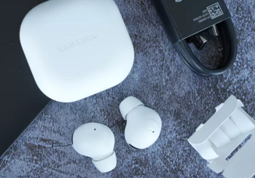 How to charge Samsung buds2pro