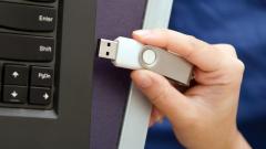 L'ordinateur ne reconnaît pas le gestionnaire de périphériques USB lors du branchement d'une clé USB.