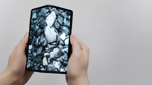 三星 7 英寸可折叠面板通过 MIL-STD 810G 测试：26 次 1.22 米跌落冲击、12 小时冷热交替