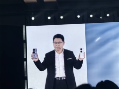 华为最强小折叠亮相!余承东展示华为Pocket 2真机
